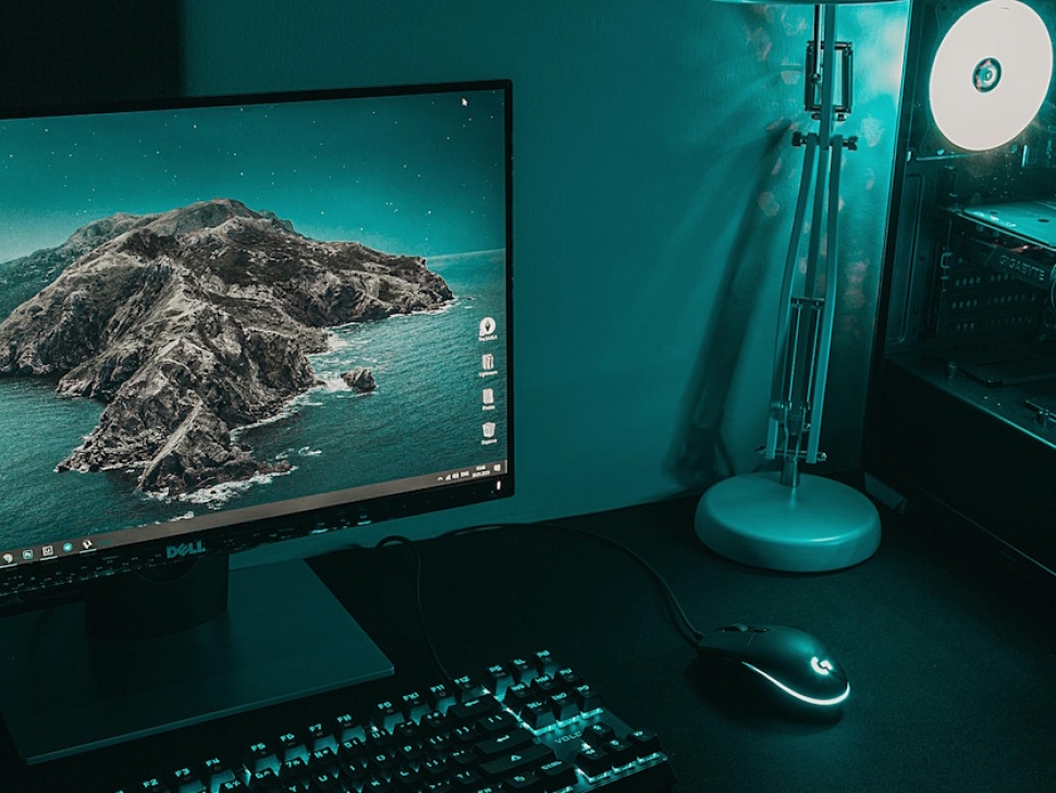 Clean computer workstation with a beach island wallpaper symbolizing modern Hawaii web design