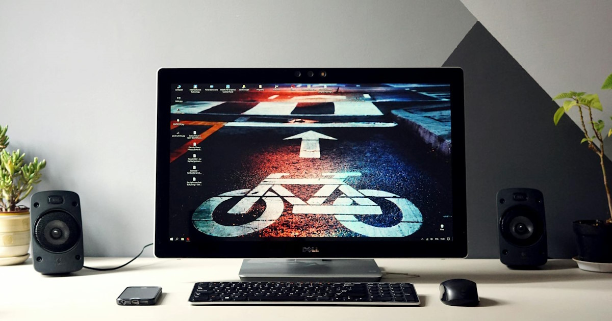 Desktop computer setup showing direction arrows representing website mistakes and corrections